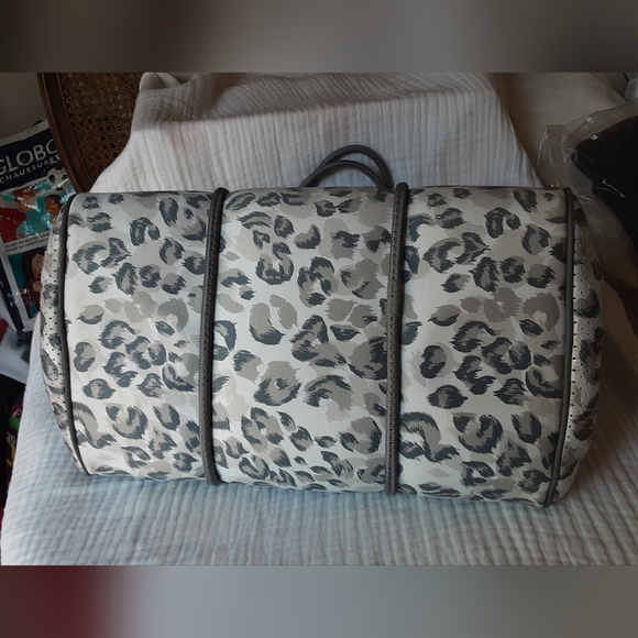 EUC Prenelove Extra Large Tote - Picture 13 of 13